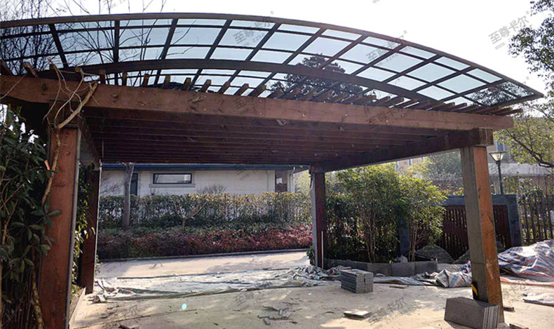 家庭防腐木雨棚老化了？不如這樣來改建