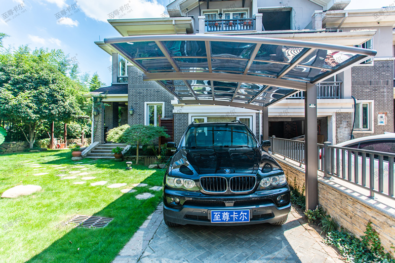常用的車棚材料有哪些？做什么材料的車棚好？