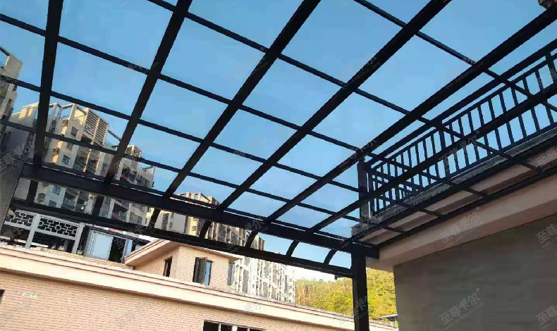 頂樓露臺想要大氣，耐力板雨棚給足你面子！