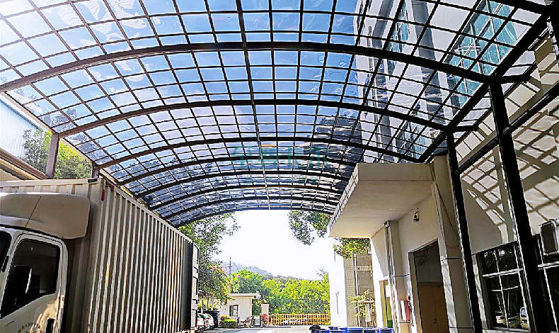 陽光雨棚建議裝這種材質，高透光，不易碎，能用20年